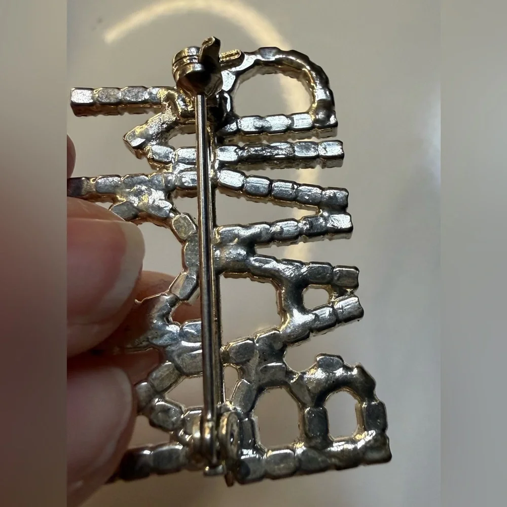 🧚🏻‍♀️ Silver Crystal Band Mom Brooch - Picture 10 of 10